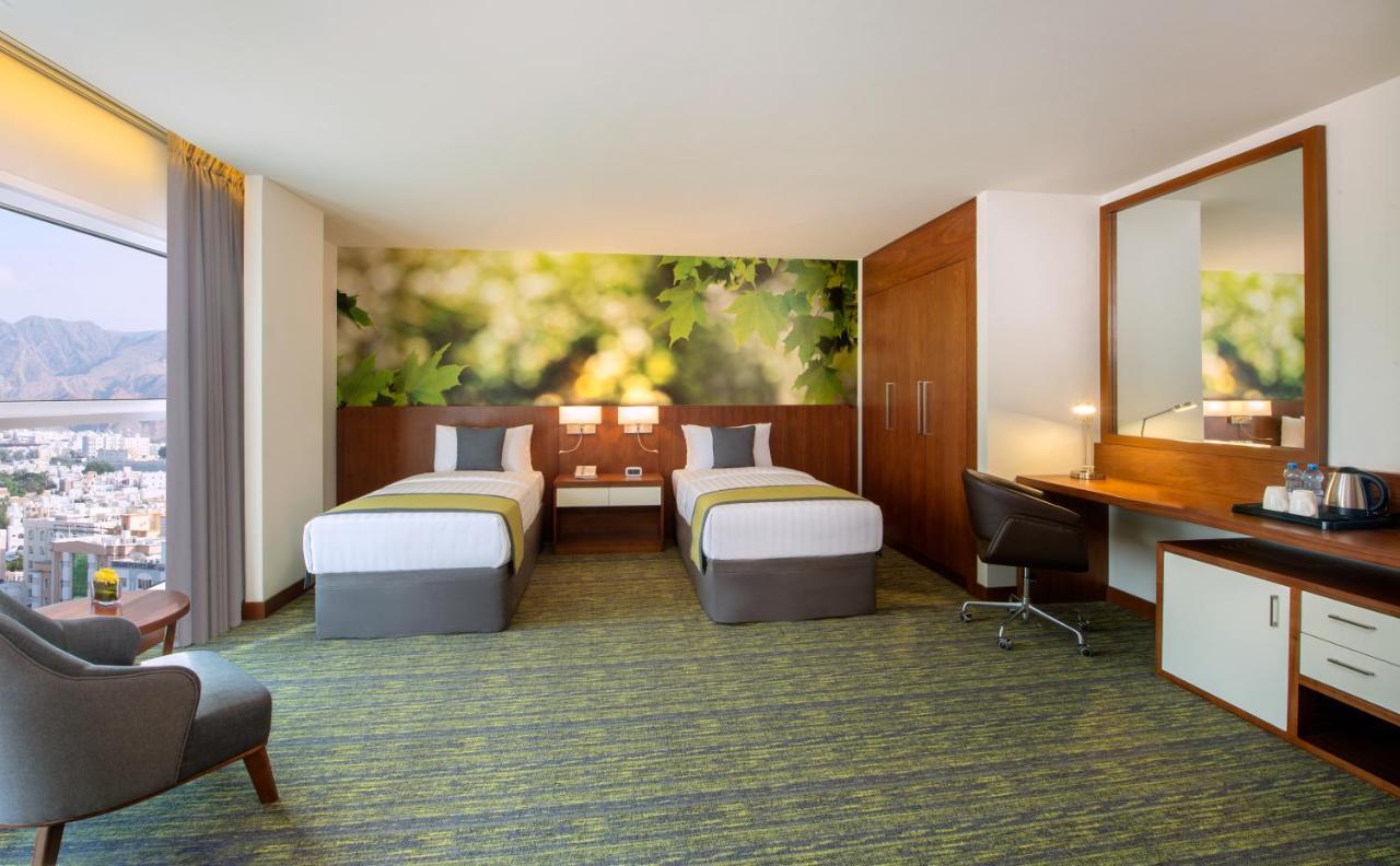 Wyndham Garden Muscat Al Khuwair Otel Dış mekan fotoğraf