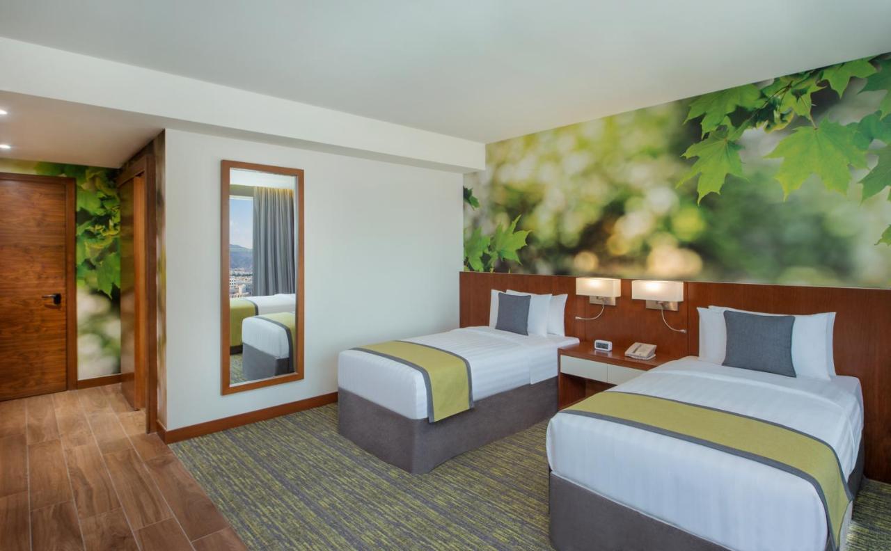 Wyndham Garden Muscat Al Khuwair Otel Dış mekan fotoğraf
