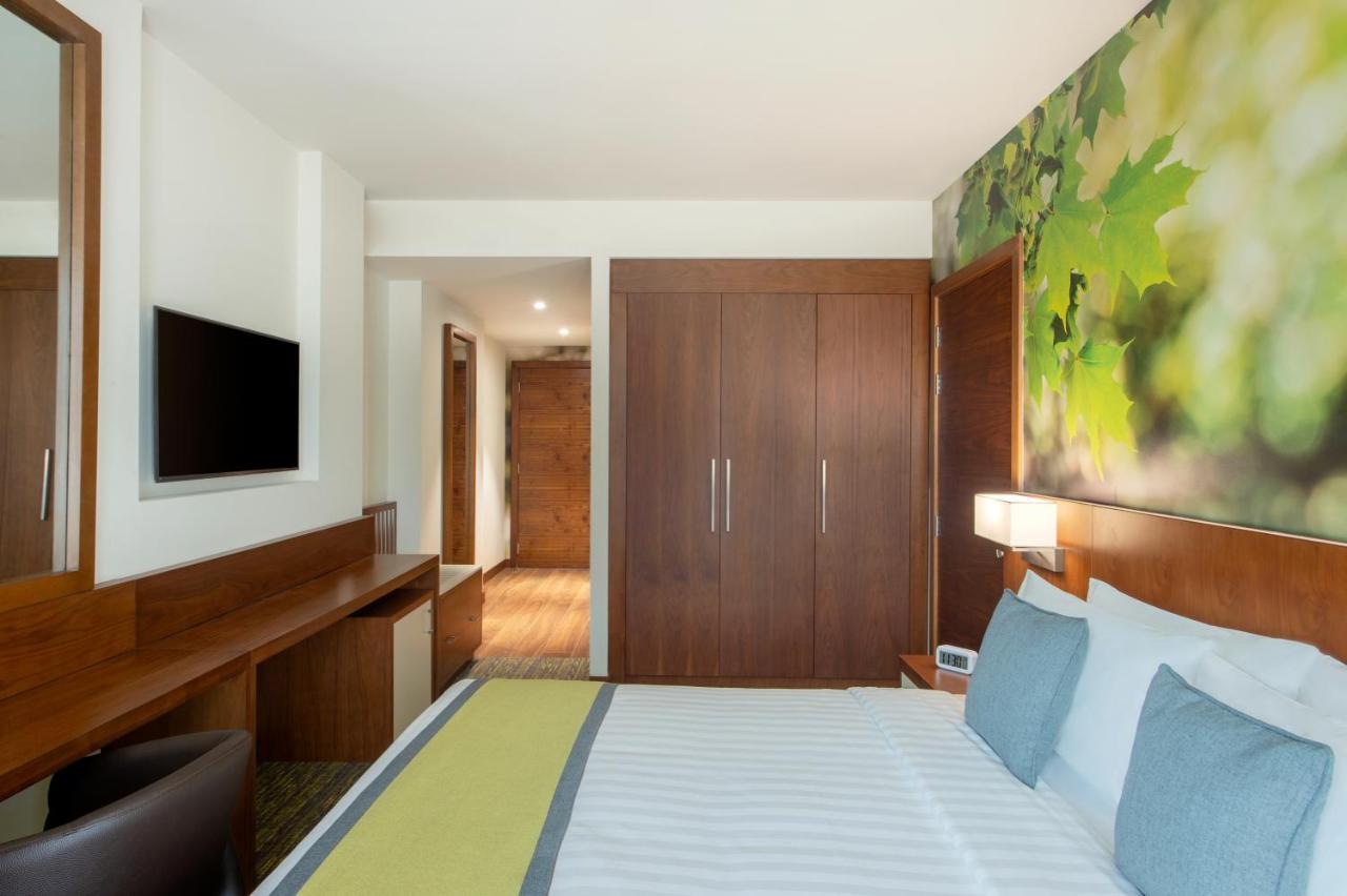 Wyndham Garden Muscat Al Khuwair Otel Dış mekan fotoğraf